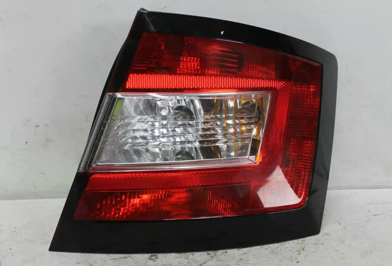 Skoda, Fabia Right Taillight Nj Hatch Halogen Type 01/15 08/21