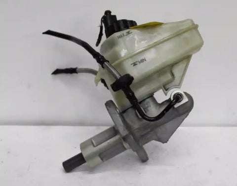 Volkswagen, Golf Master Cylinder Gen 5, W/ Sensor Type, 11/05-02/09 J0016
