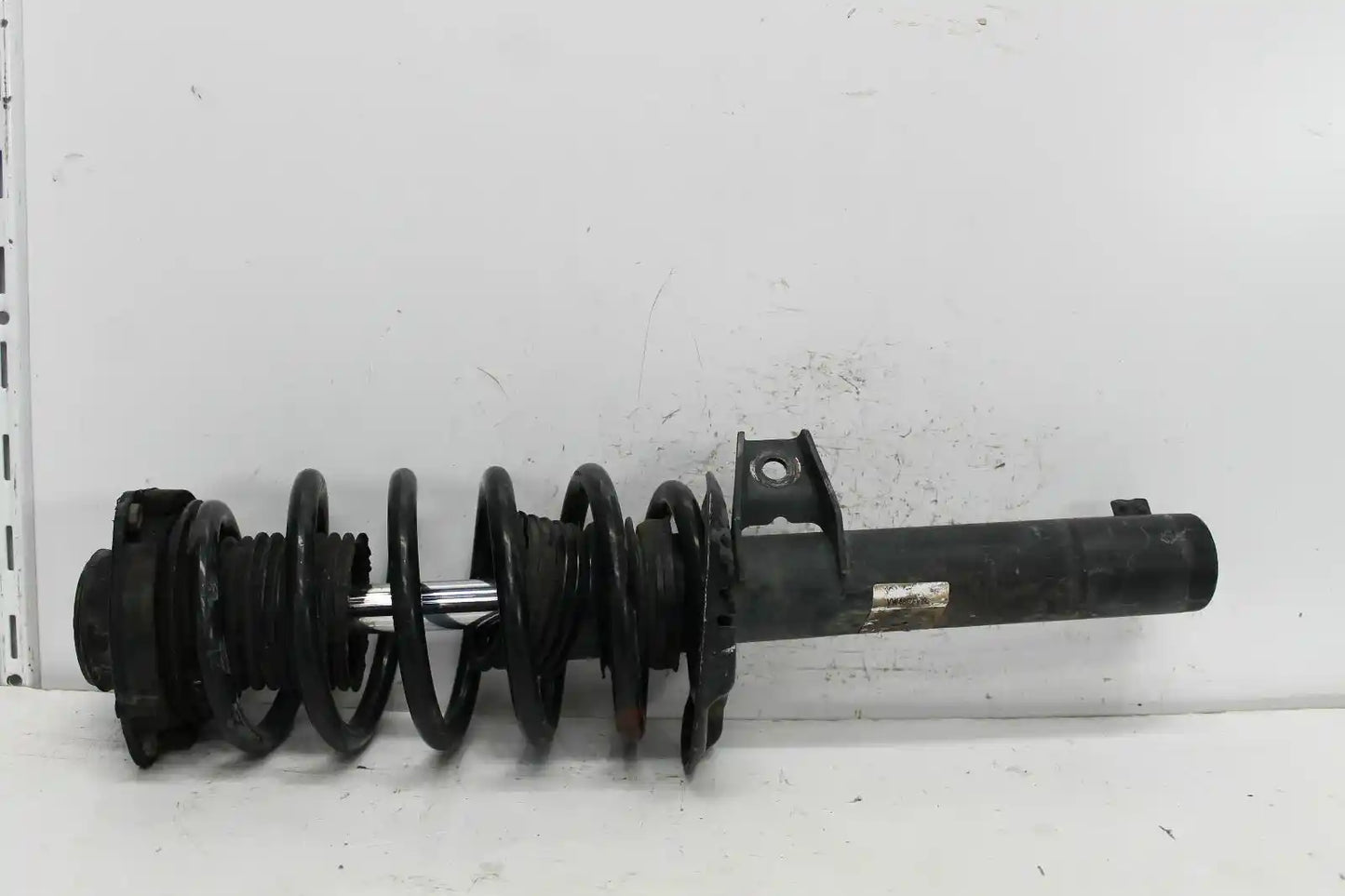 Volkswagen, Passat Left Front Strut 3C/Mk6 B6 3.2 03/06 03/11