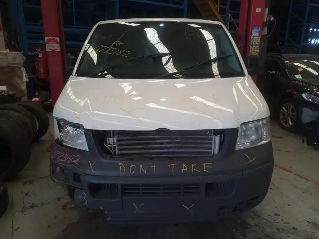 Volkswagen, Transporter A/C Compressor T5 2.0 Petrol P/N 7Hd820803C 08/04 02/10