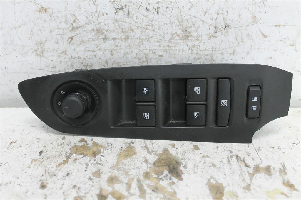 Holden, Trax Power Window Switch Rh Front (Master Switch) Rectangle Style Plug Tj Series 08/13 08/16