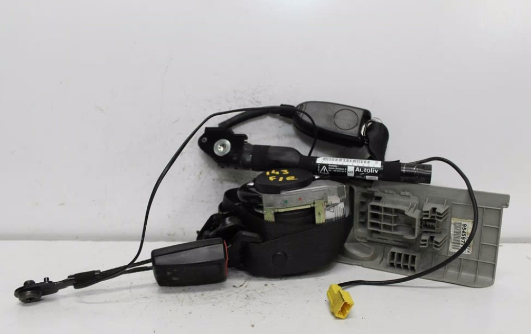Holden, Cruze Seat Belt Rh Front Assy (Belt And Stalk) Square Plug Type Hatch/Sedan/Wagon Jh 03/11 12/14