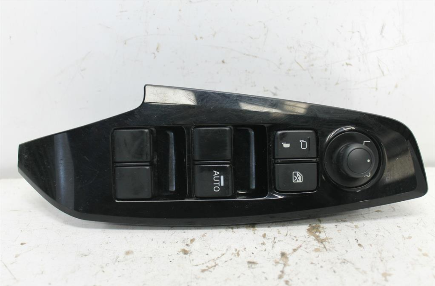 Mazda, 3 Power Window Switch Rh Front (Master Switch) W/ Power Fold & Auto Fold Mirror Type Bn 05/16 02/19