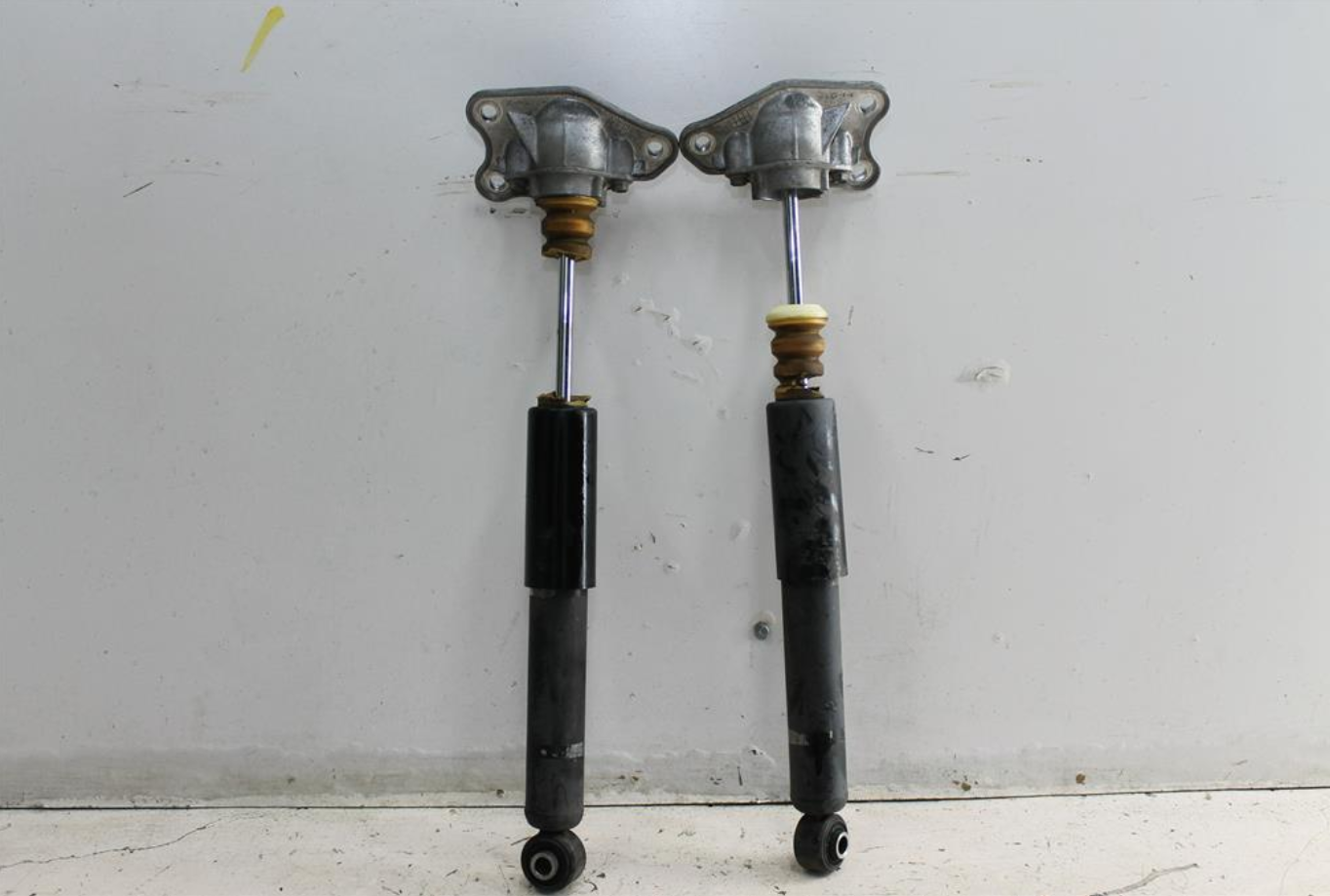Suzuki, Kizashi Right Rear Strut Fr 12/09 01/17