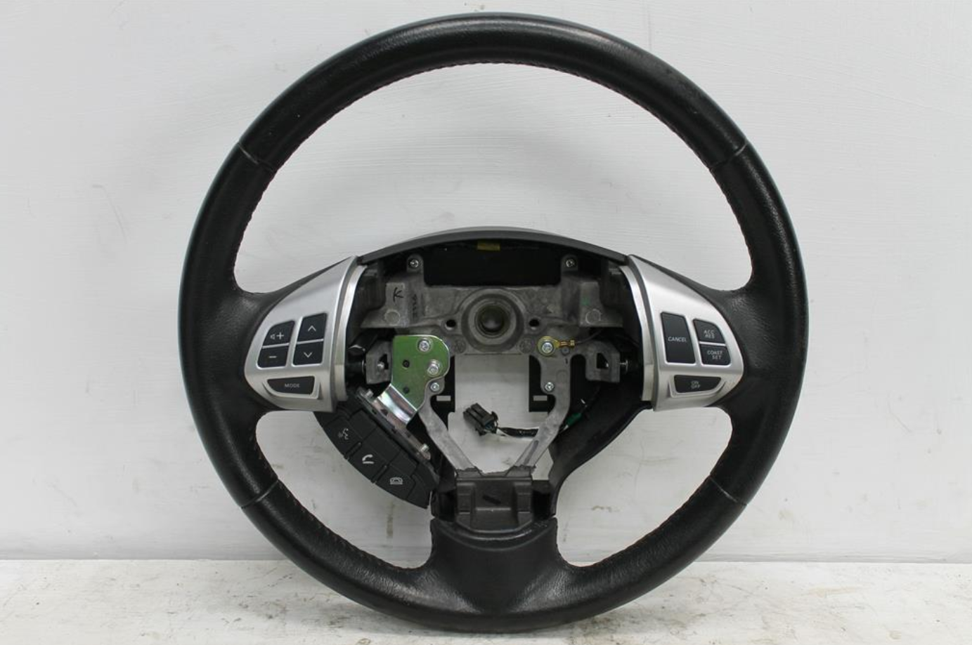 Mitsubishi, Outlander Steering Wheel Zh Leather Non Paddle Shift W/ Phone Control 09/09 10/12